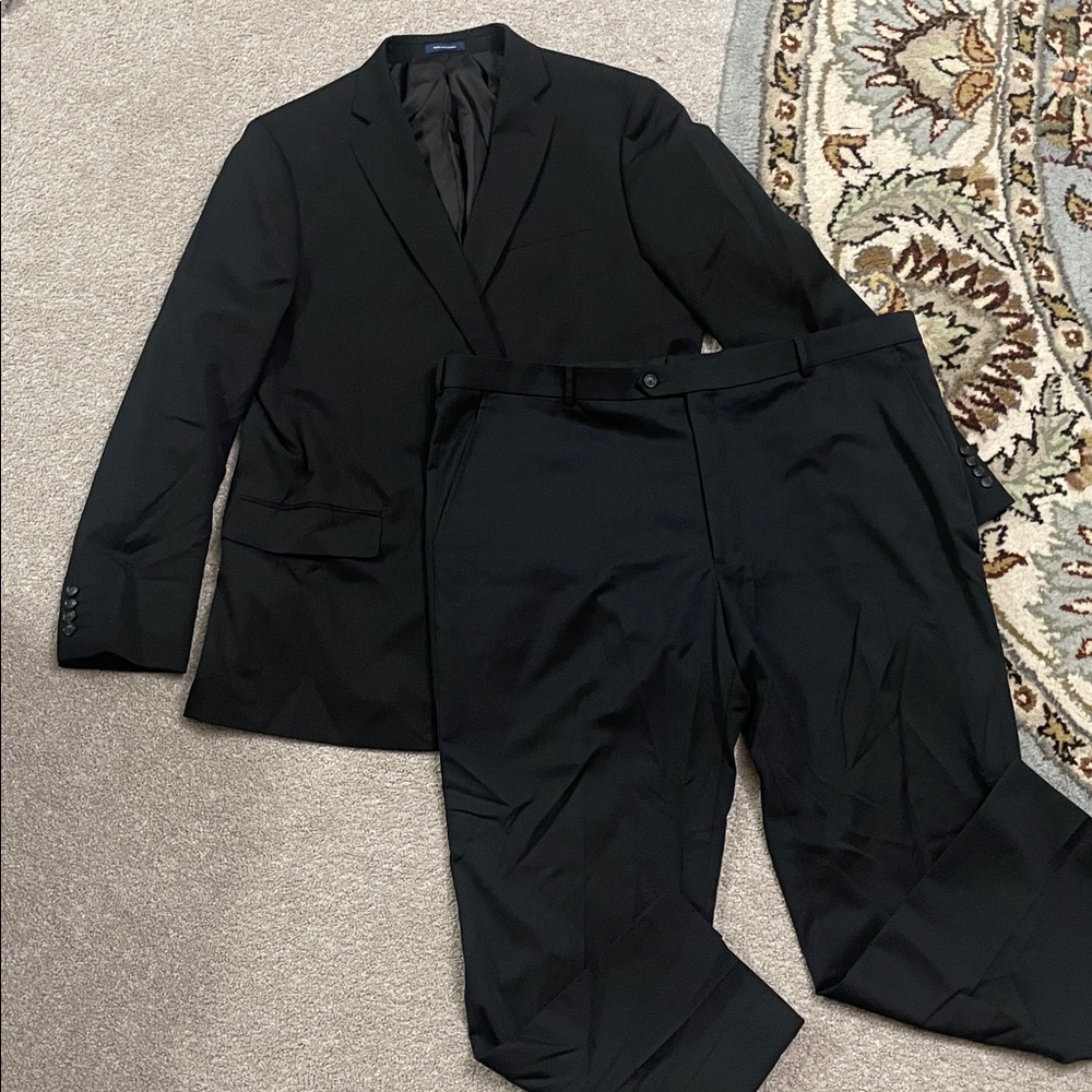 Stafford Men's Elegant Black Suit
